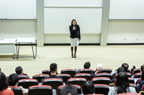 召开“五四”青年节座谈会